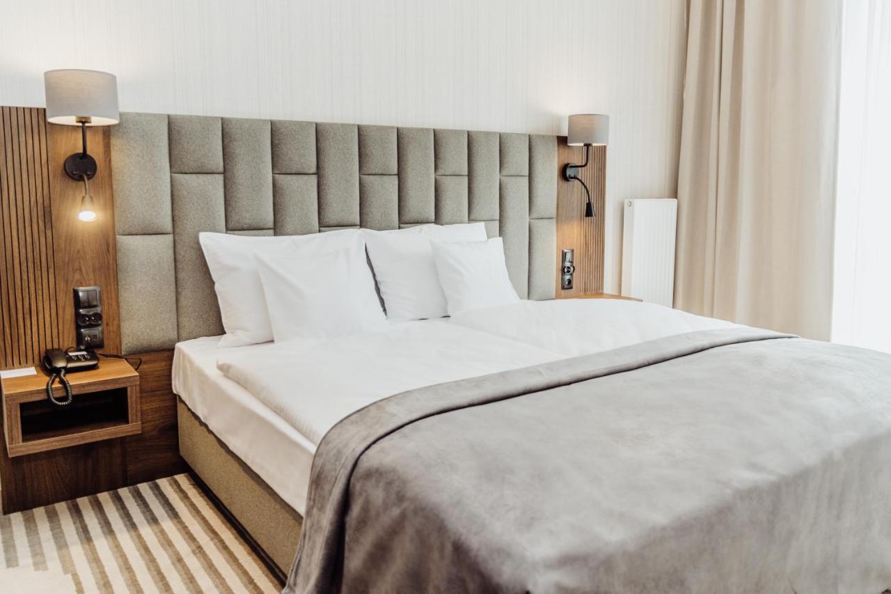 Elements Hotel&Spa Swieradow-Zdroj Exterior photo A bed with a headboard
