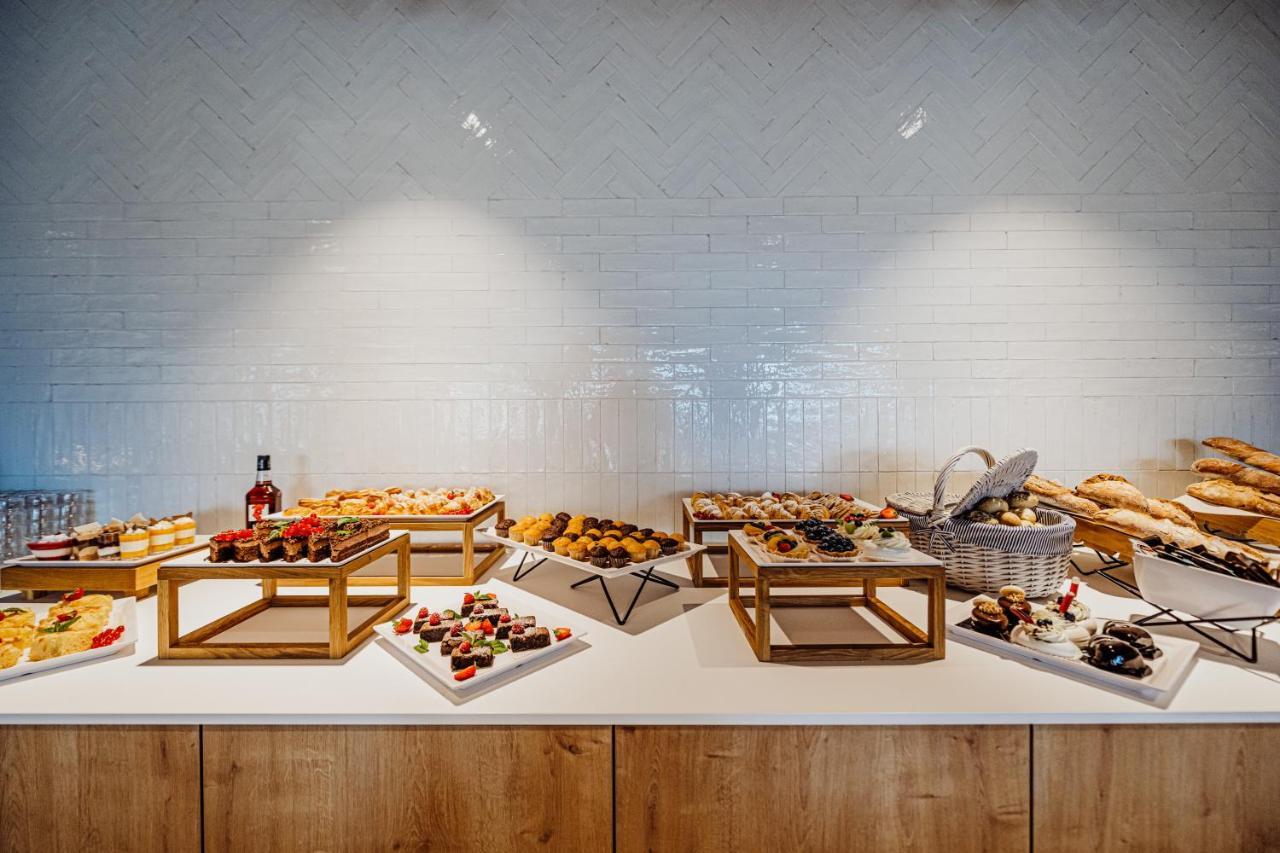 Elements Hotel&Spa Swieradow-Zdroj Exterior photo A buffet at a restaurant