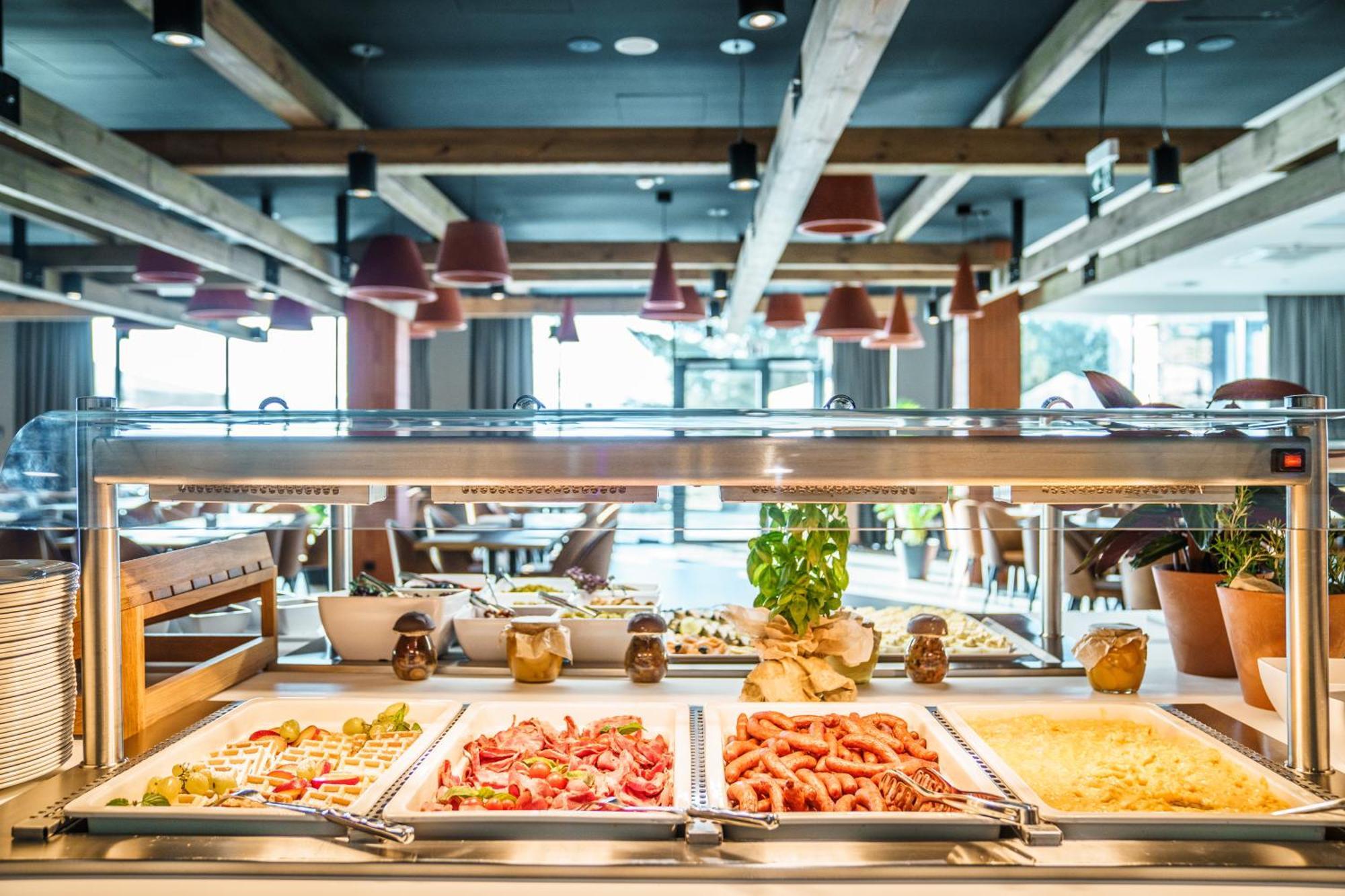 Elements Hotel&Spa Swieradow-Zdroj Exterior photo A buffet at a restaurant
