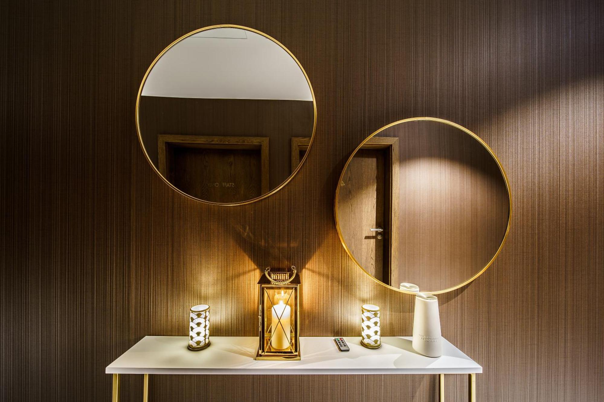 Elements Hotel&Spa Swieradow-Zdroj Exterior photo A modern console table